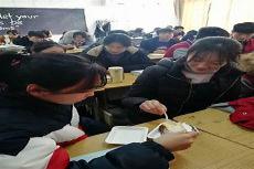 班上转来一个新同学
